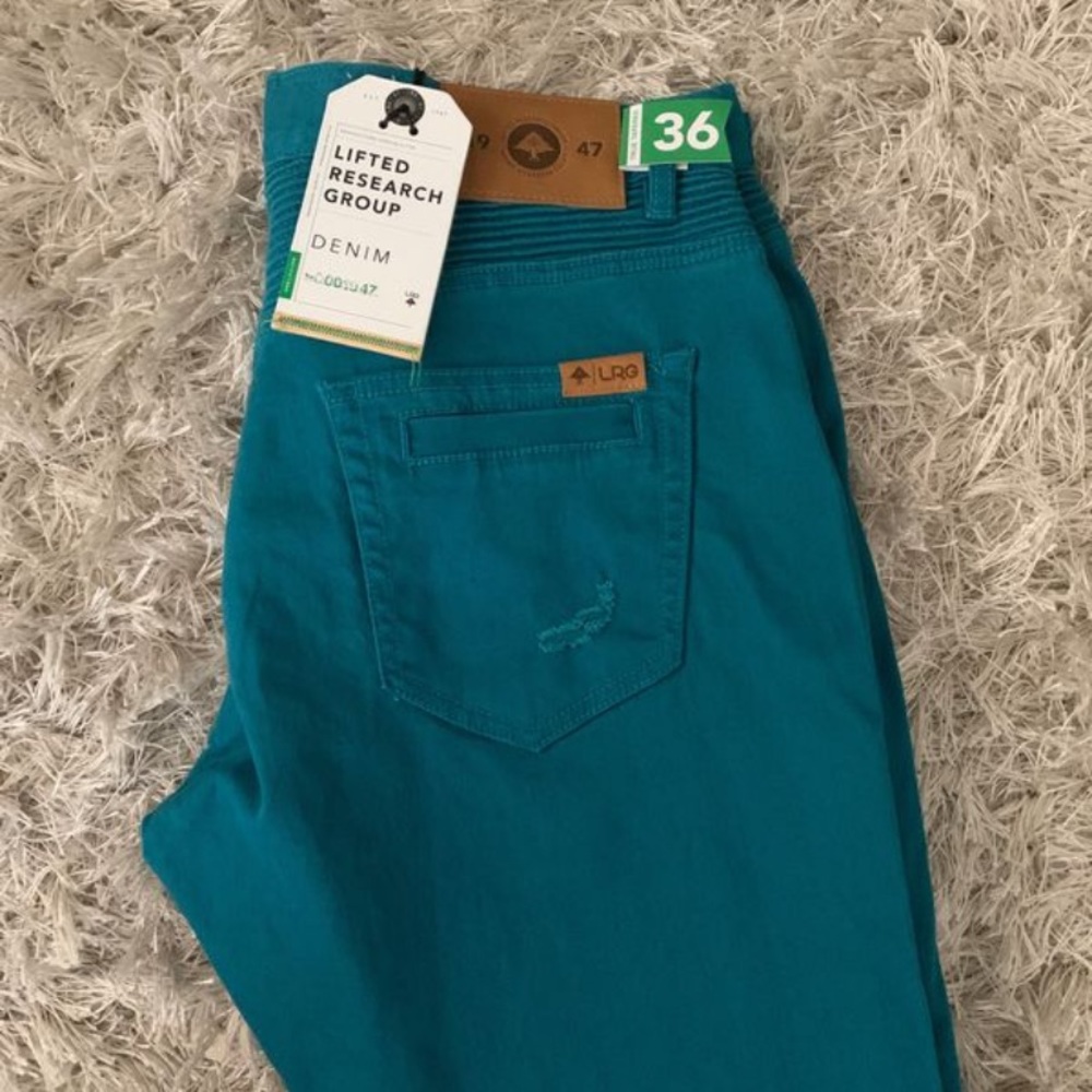 Men’s destroyed skinny jeans